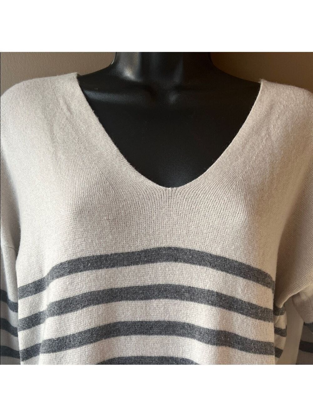 BANANA REPUBLIC Gray Striped VEE PULLOVER V-Neck Merino Wool Sweater - Picture 14 of 16